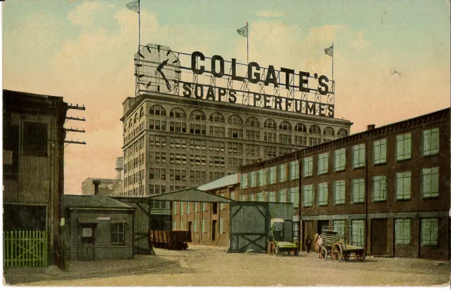 15 Brands That Started as Something Completely Different Before Finding ...