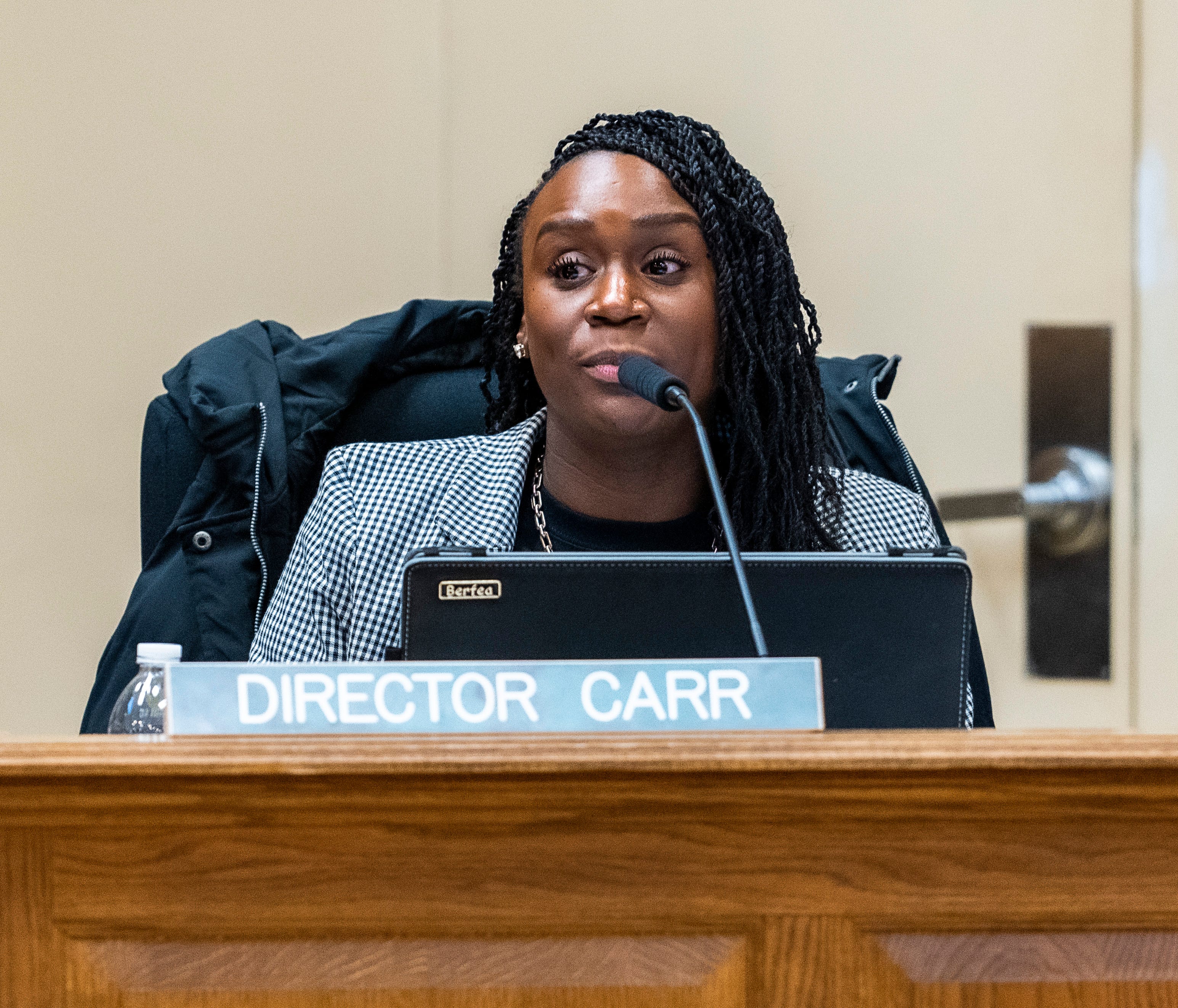 Former MPS board member Aisha Carr must pay $2,800 in FoodShare fraud - AOL