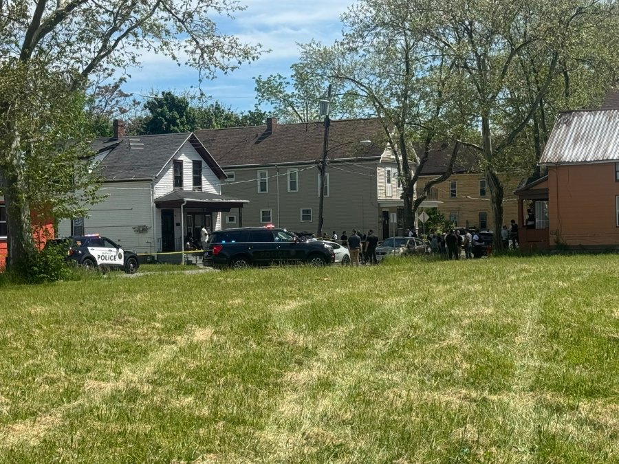 Buffalo Police officer shot, taken to ECMC - AOL