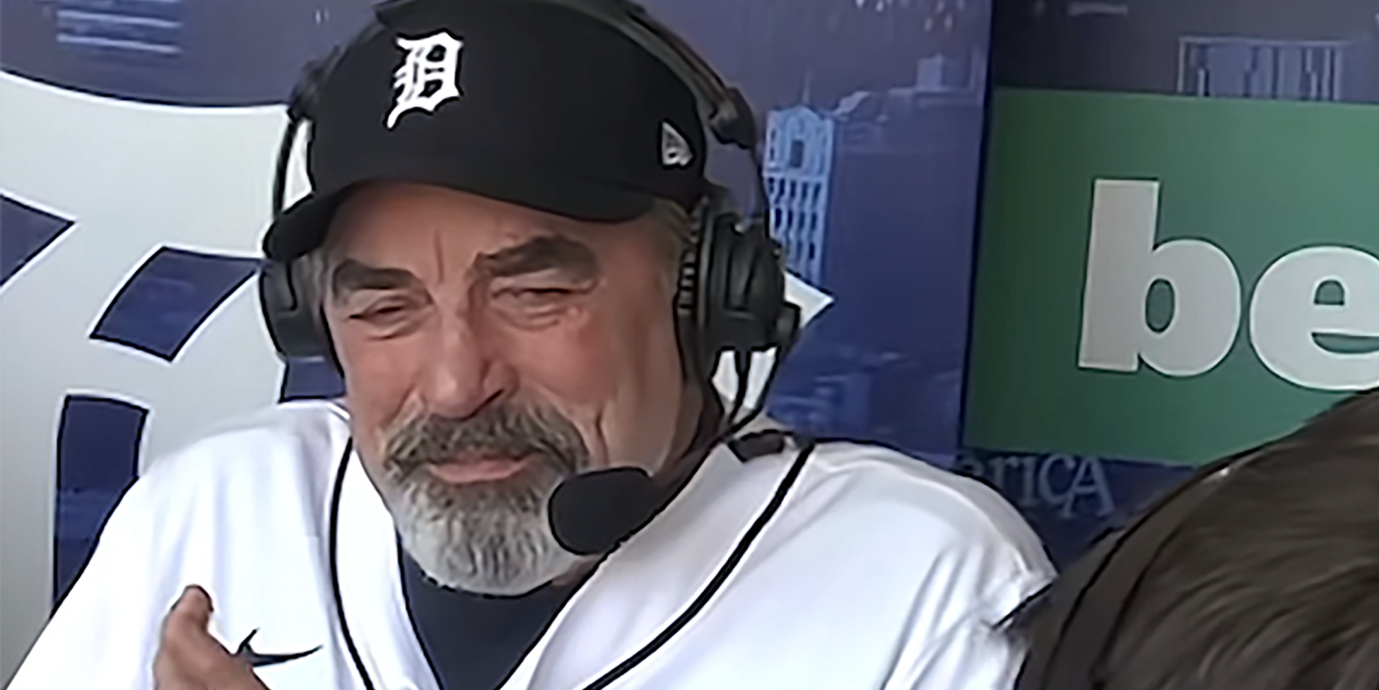 Tom Selleck Admits He’s “Looking for Work” During Surprise Appearance ...