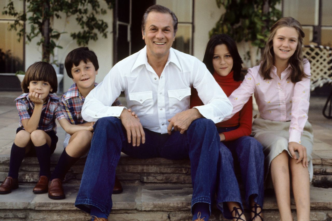 All About Jamie Lee Curtis' 5 Siblings - AOL