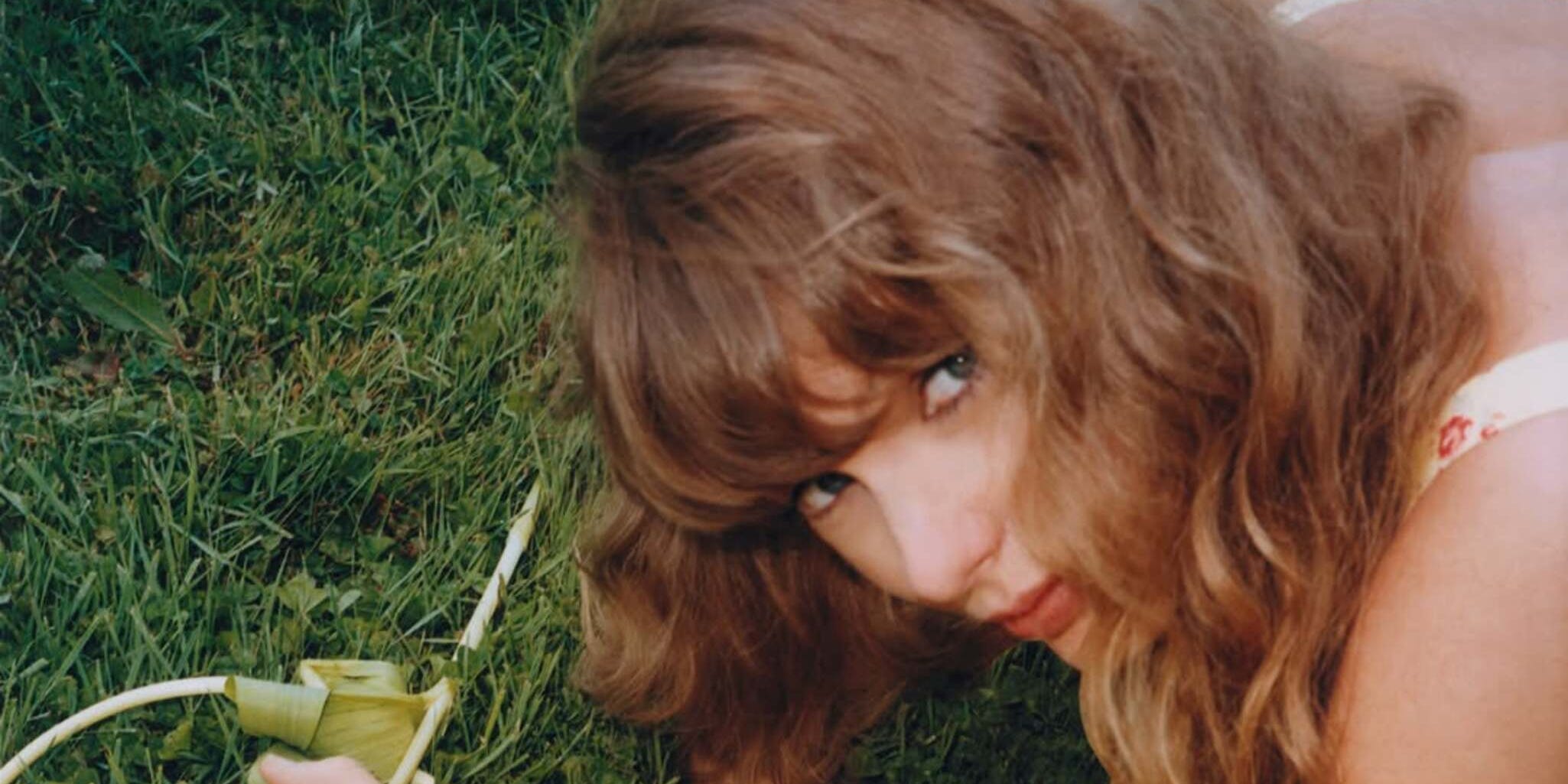 taylor swift smoking cigarette Homeless out of a glass pipe Taylor Swift's Floral Toy Story