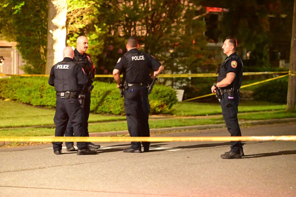 Woman stabs man to death inside Long Island home: cops - AOL