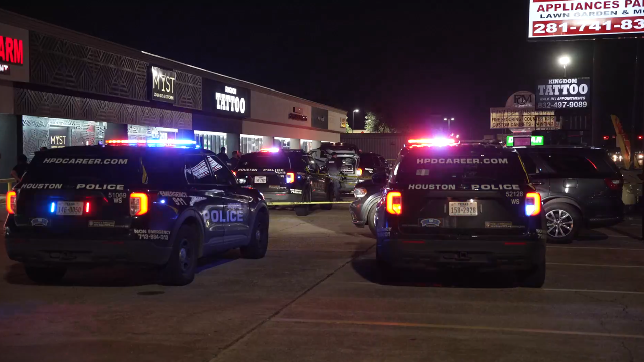 1 dead, 2 injured in shooting outside West Houston parking lot - AOL