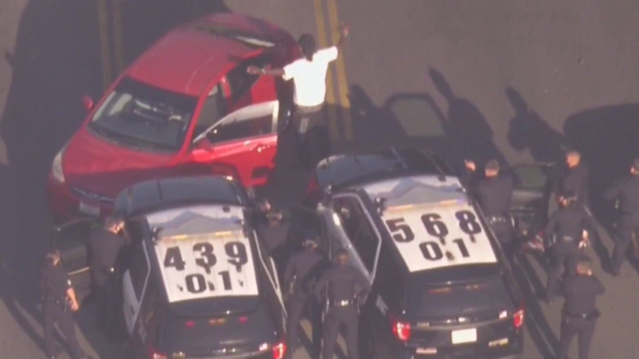 Driver leads 10-minute police chase across Los Angeles - AOL