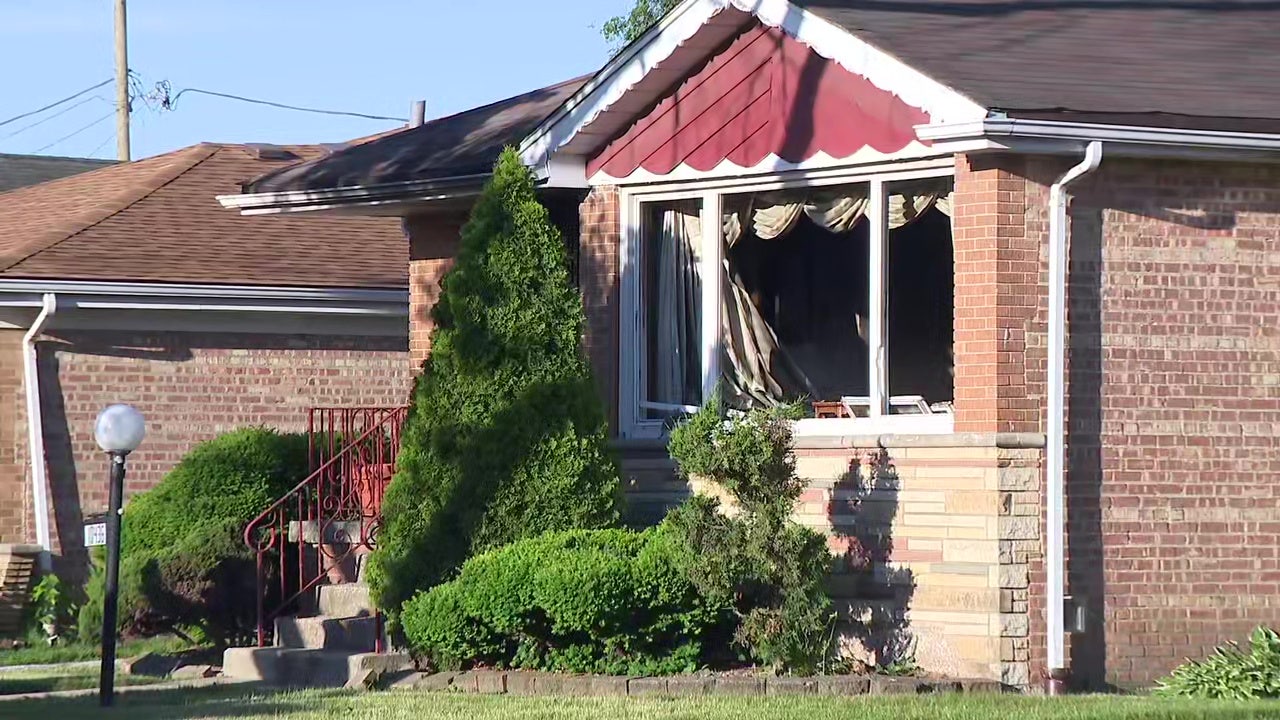 House fire breaks out on Chicago's South Side - AOL