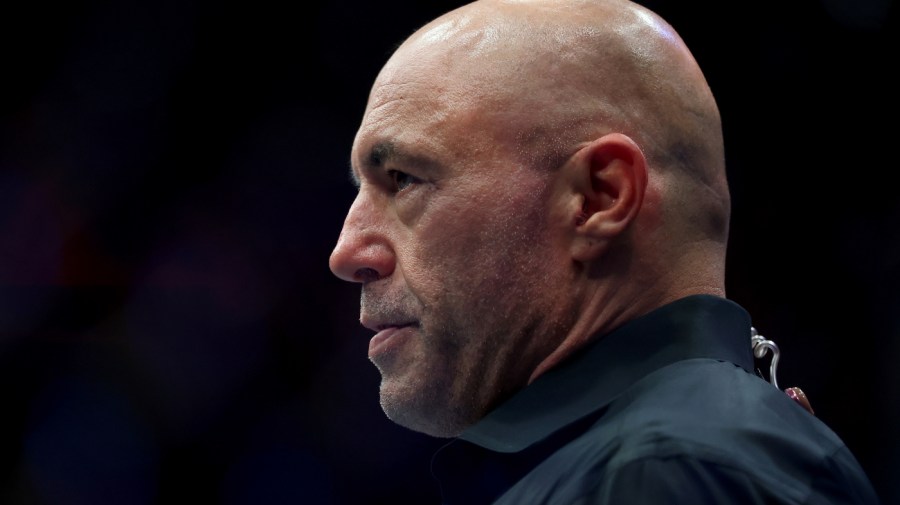 Joe Rogan Ice Ba Rogan says ICE deployment sets ‘dangerous precedent’ - AOL