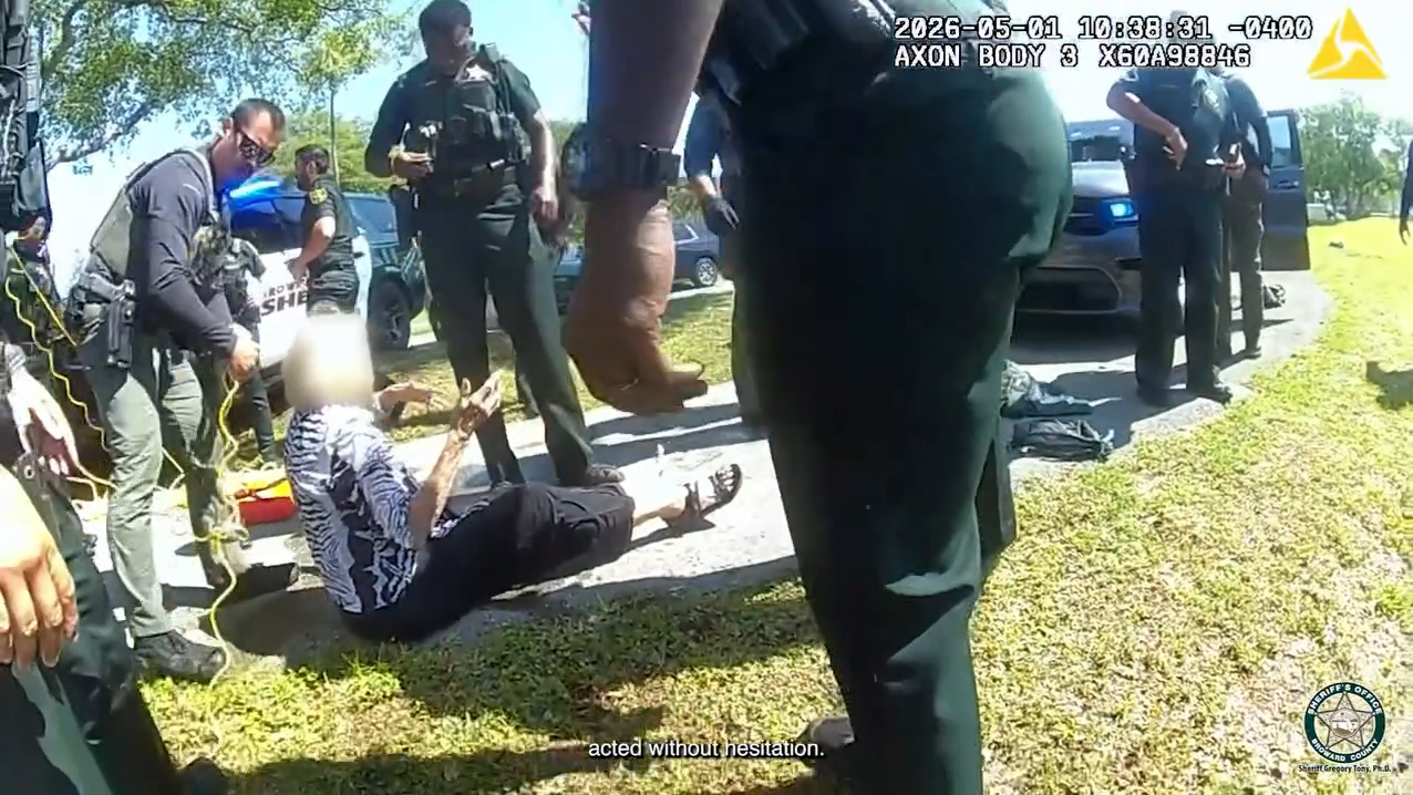 WATCH: Deputies rescue elderly Florida driver after car plunges into ...