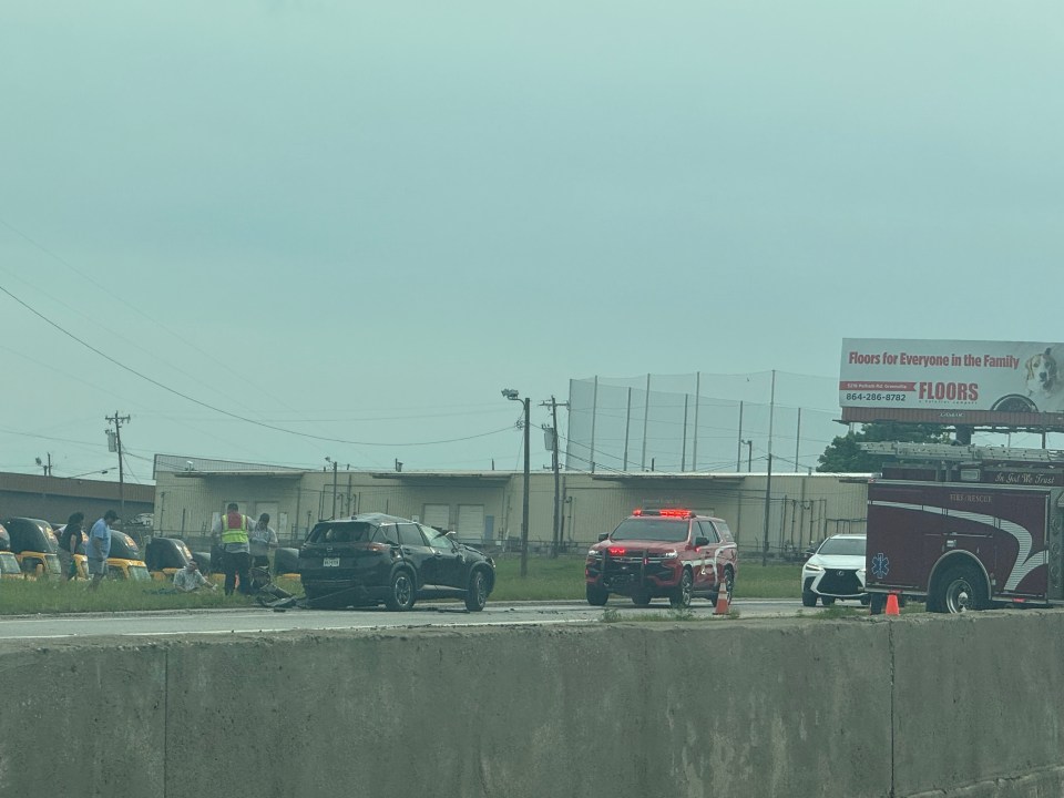 Crash blocks all lanes on I-85 in Greenville County - AOL