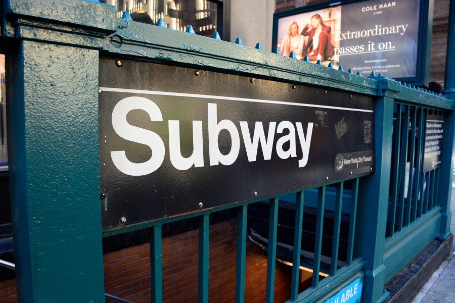 Man slashed in the forehead at NYC subway station: NYPD - AOL