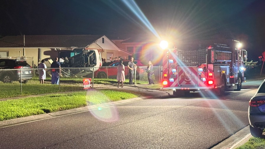 Video shows driver fleeing after stolen car crashes into St. Pete home ...