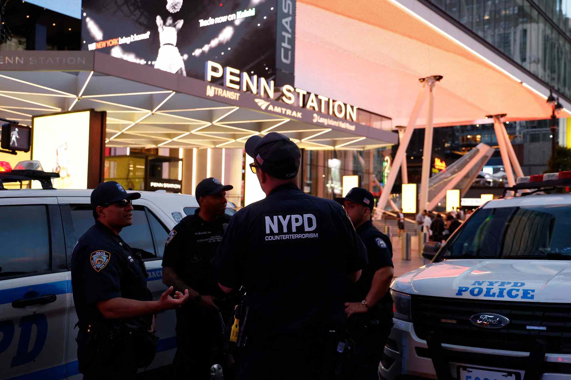 5 People Stabbed in New York's Penn Station, Suspect Taken into Custody ...