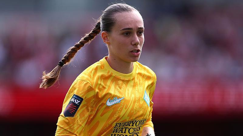 London City goalkeeper Lete signs new contract - AOL