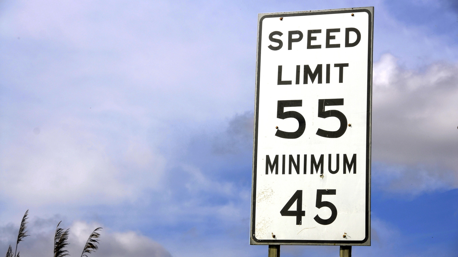 If You See A Minimum Speed Limit Sign, There's A Good Reason Why - AOL