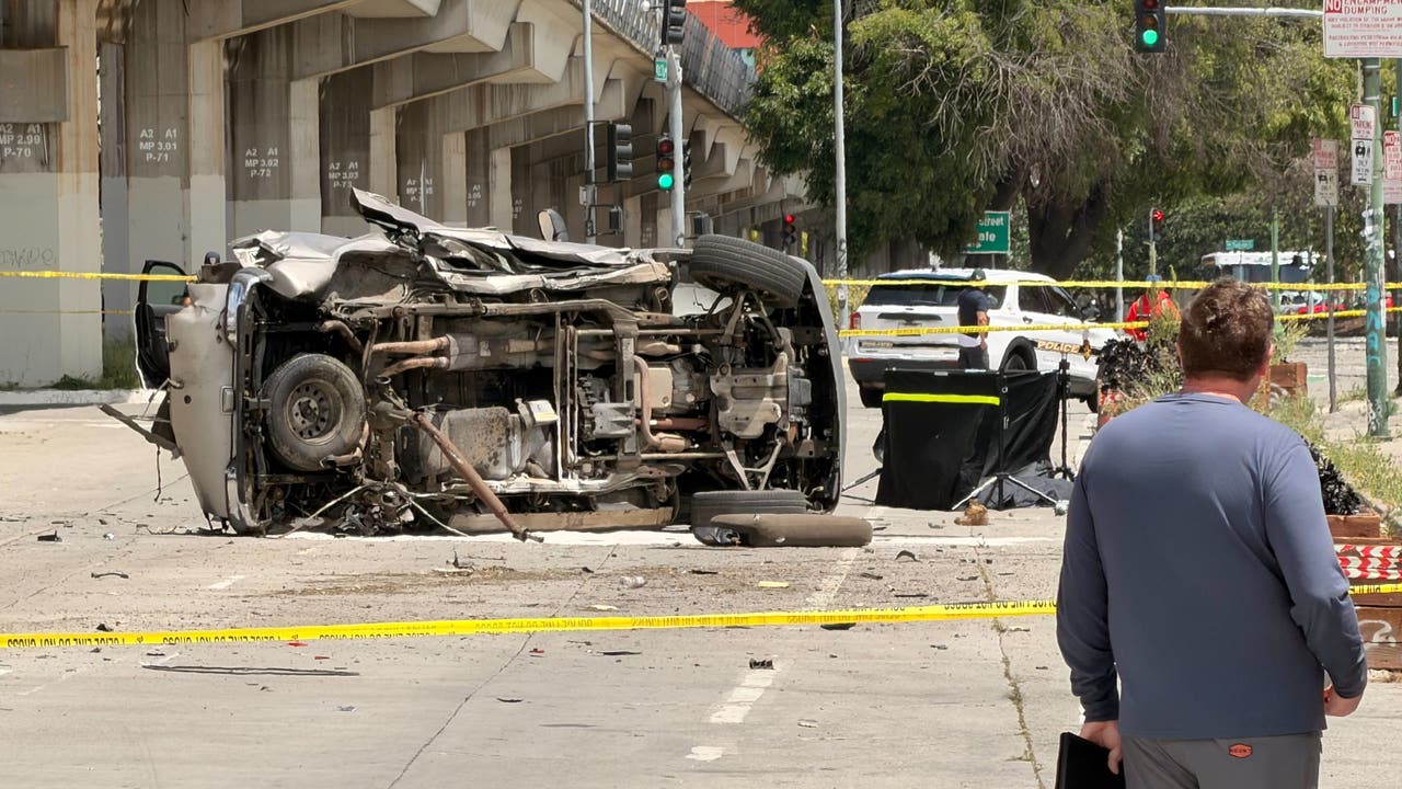 2 dead, Oakland police officer injured in stolen vehicle crash - AOL