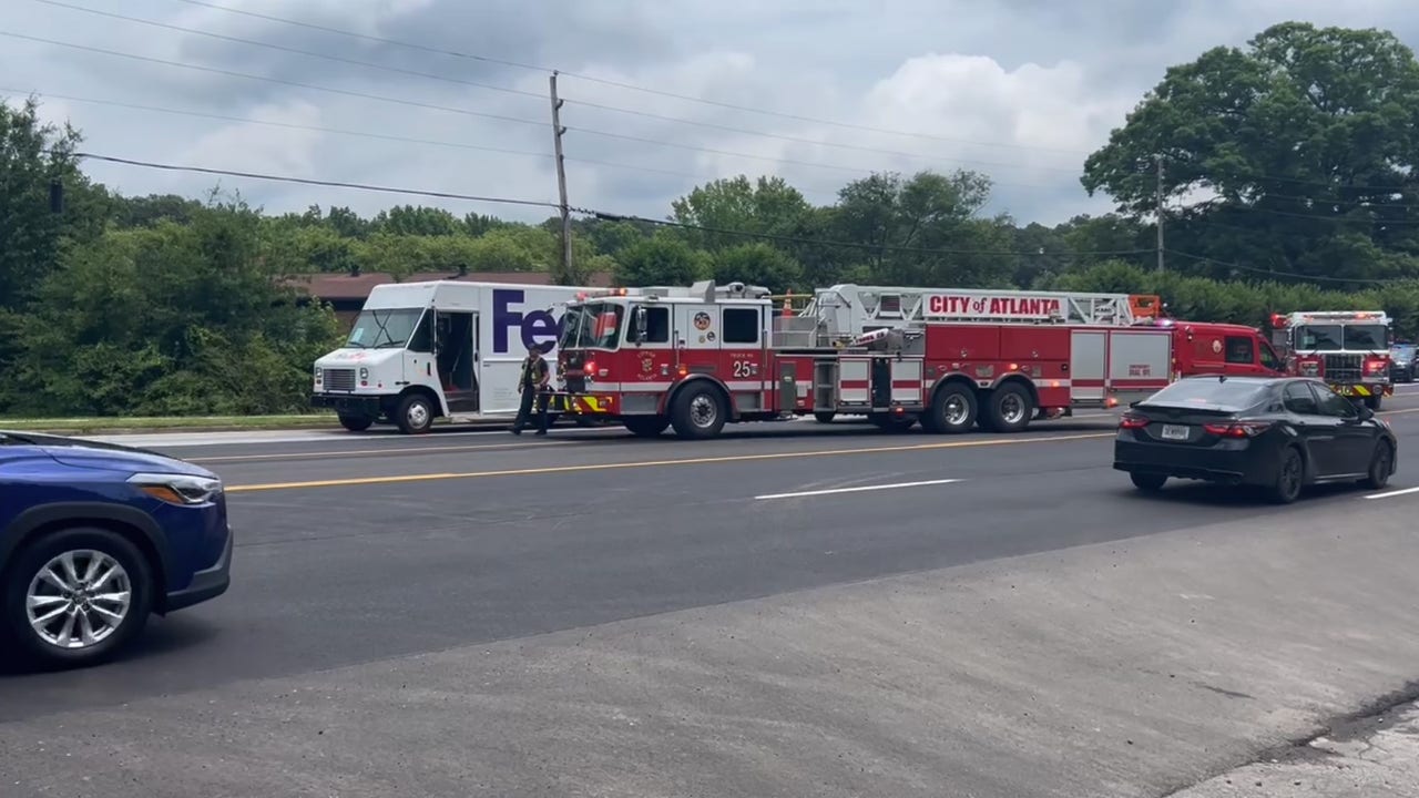 Pedestrian dies after being hit by FedEx truck in SW Atlanta - AOL