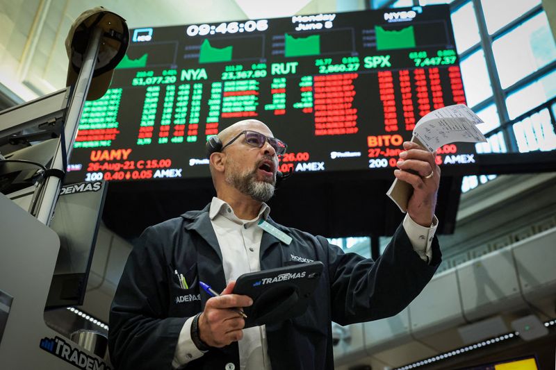 Traders keep bets on Fed rate hike by October - AOL