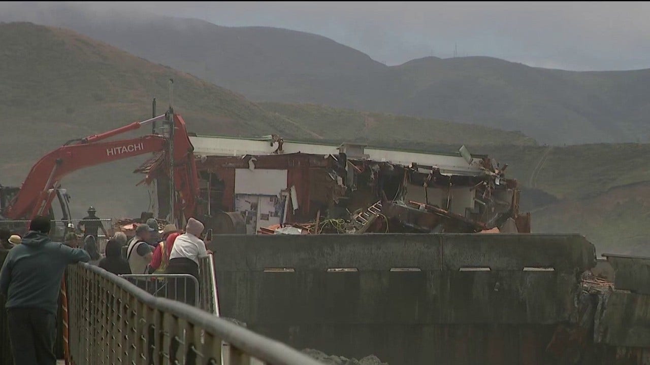 Pacifica tears down Chit Chat Cafe as pier deteriorates - AOL