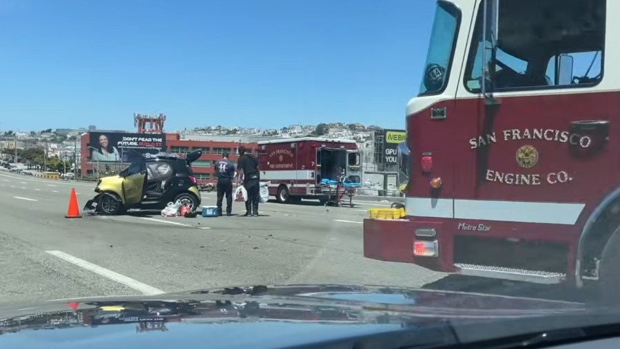 Crash on 101 in SF blocks lanes - AOL