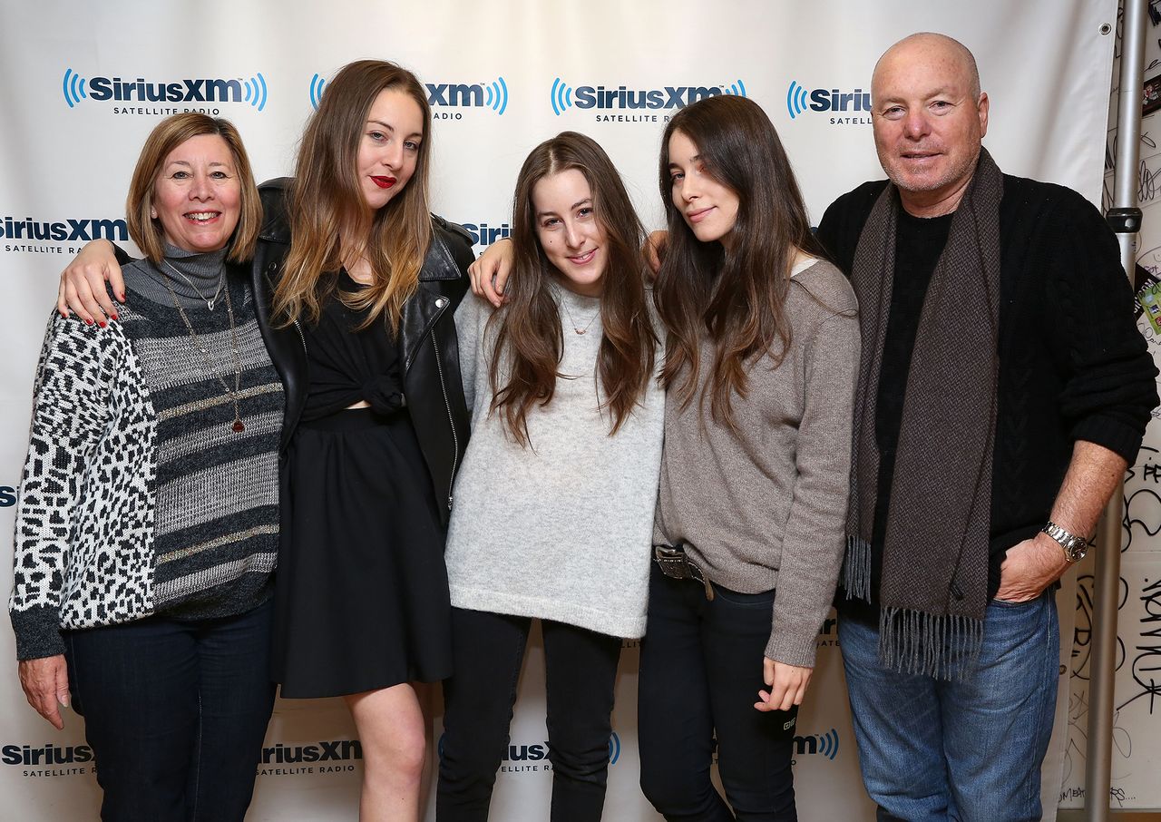 haim sisters net worth parents height jewish Image 6