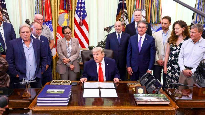 Donald Trump, 79, falls asleep again in the Oval Office as health ...