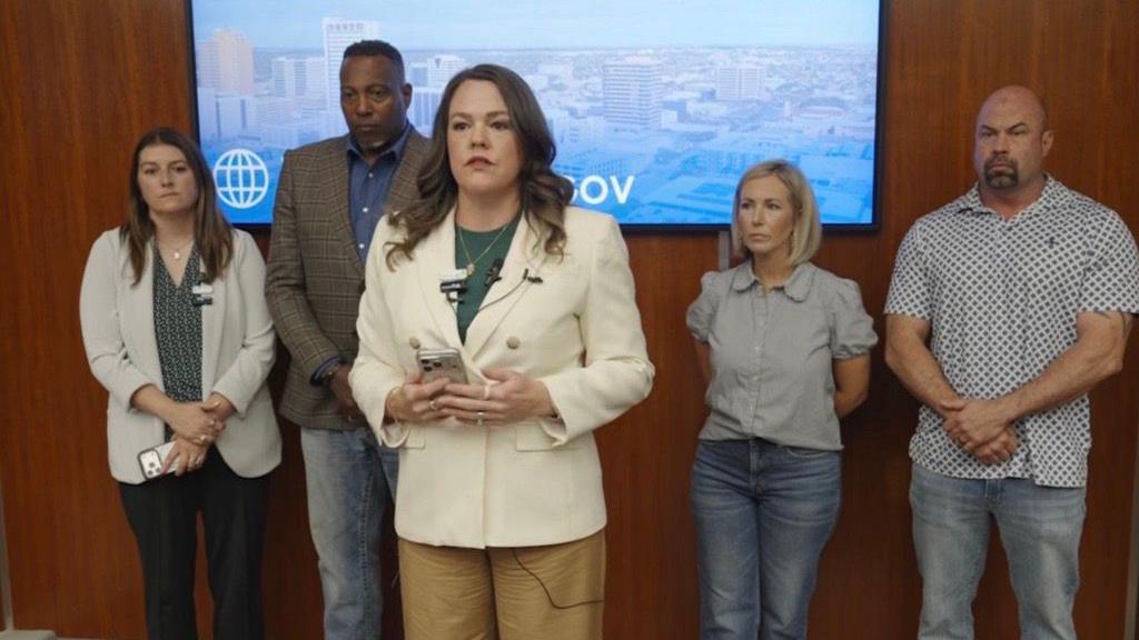 One dead and at least 10 others wounded in Texas shooting - AOL