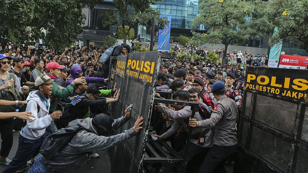 Indonesian students protest against state spending, fuel price hike - AOL