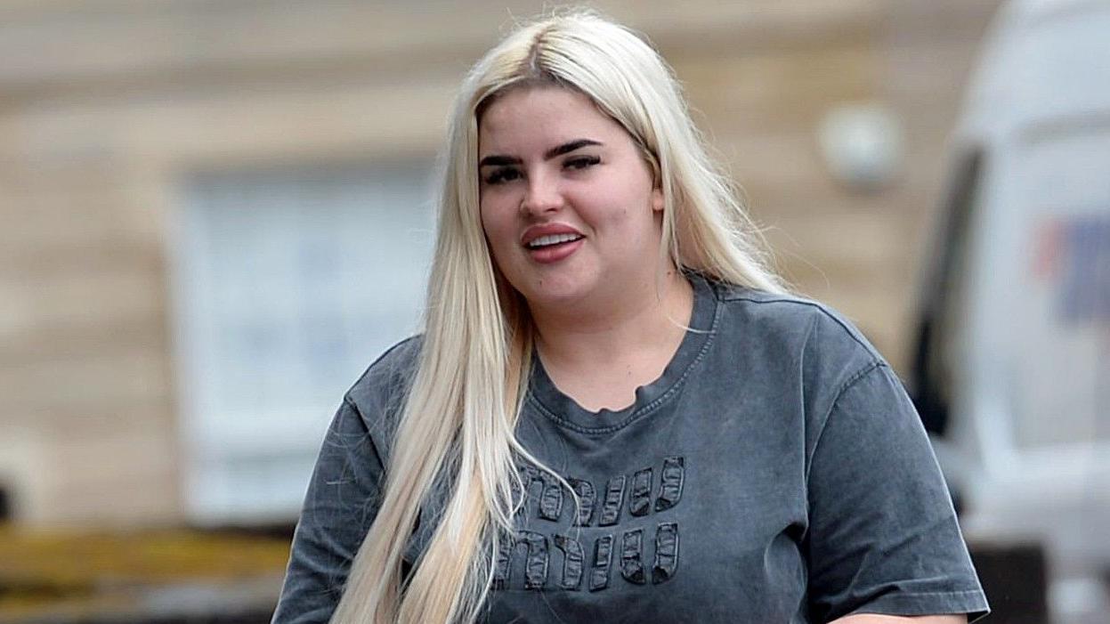 OnlyFans model cleared over £20,000 blackmail claim - AOL