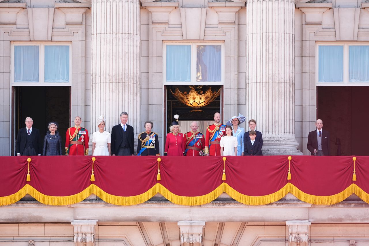 Who's Who on the Buckingham Palace Balcony: Every Royal Family Member ...