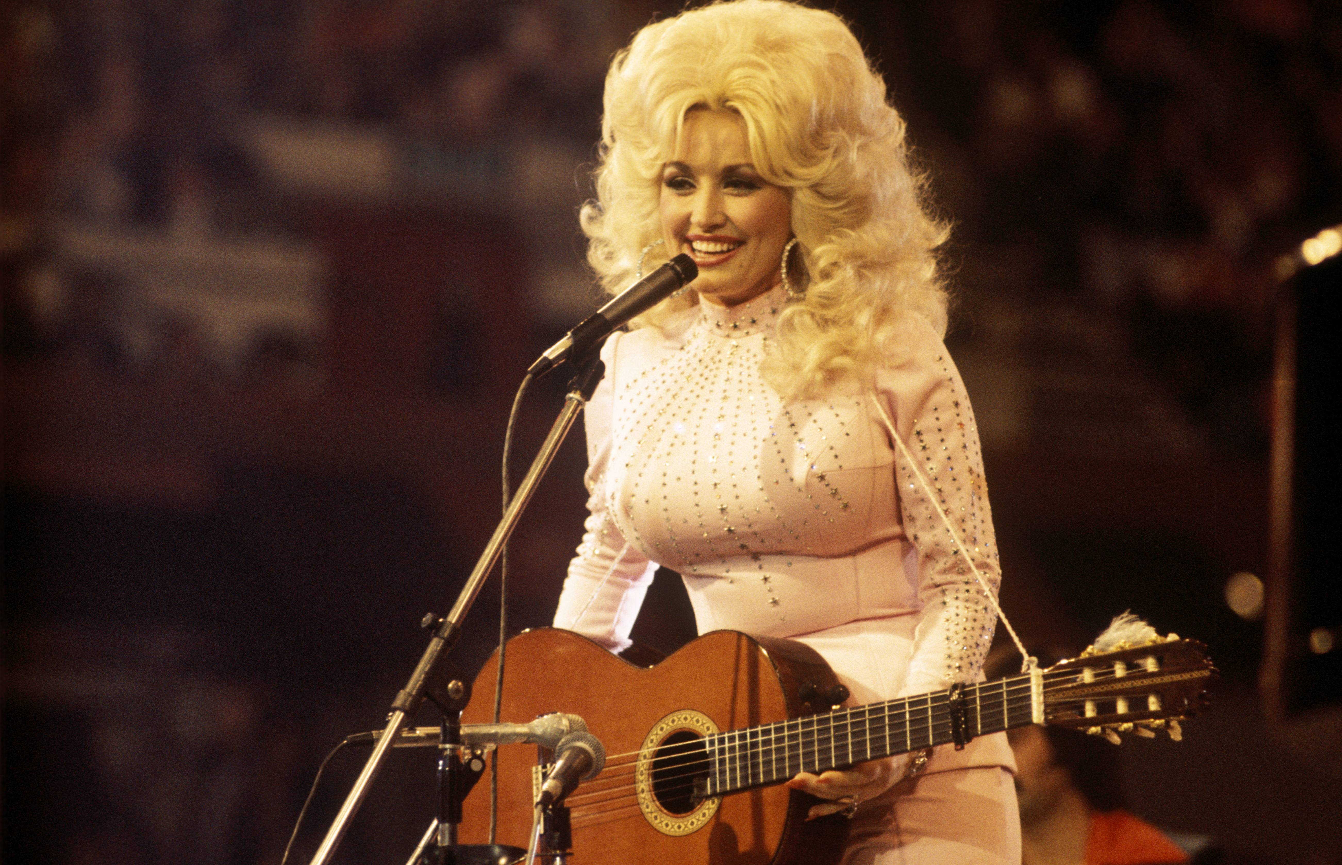 Does Dolly Parton Have Kids? What the Singer Has Said - AOL