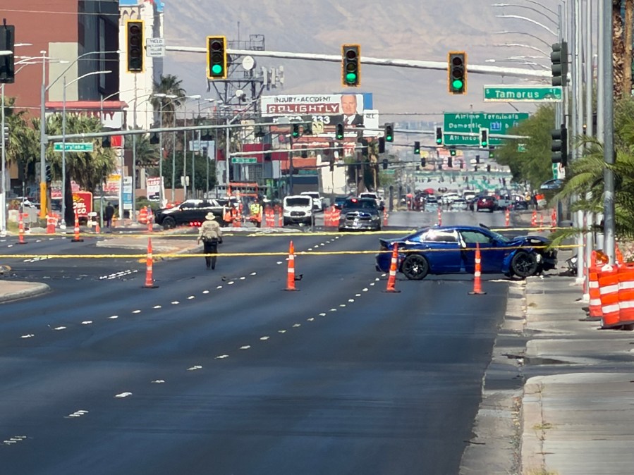 Central Las Vegas valley crash leaves 1 dead - AOL