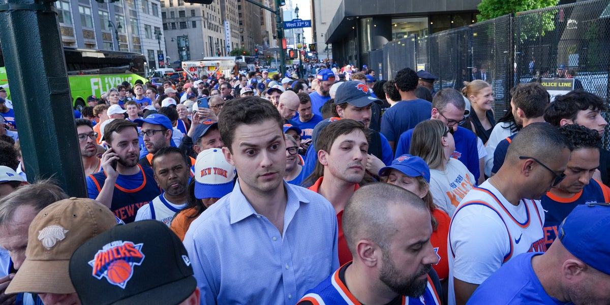 Nba Spectator NBA Finals Spectators Are Stuck In Outrageous Lines — Thanks To Trump - AOL