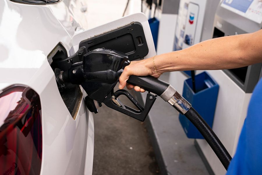 South Carolina gas prices dip slightly over past week, GasBuddy says - AOL