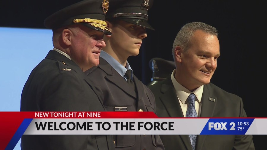 18 new police officers sworn in to the SLMPD - AOL