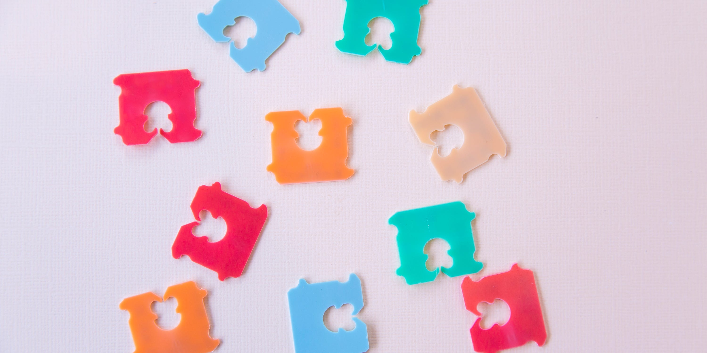 The Surprising Meaning Behind Those Colored Bread Tags at the Grocery ...