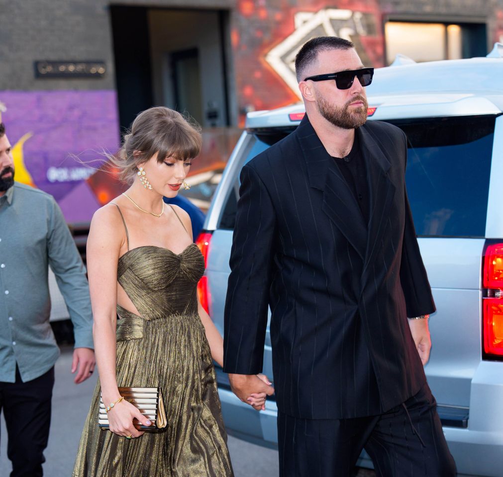 Taylor Swift Dazzles in Pieces From $125,000 Elizabeth Taylor