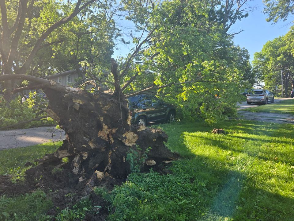 PHOTOS: Saturday storms cause damage to homes, cars across the Kansas ...