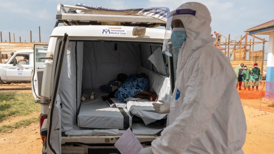 Ebola outbreak zone cases up almost 40 percent in a week - AOL