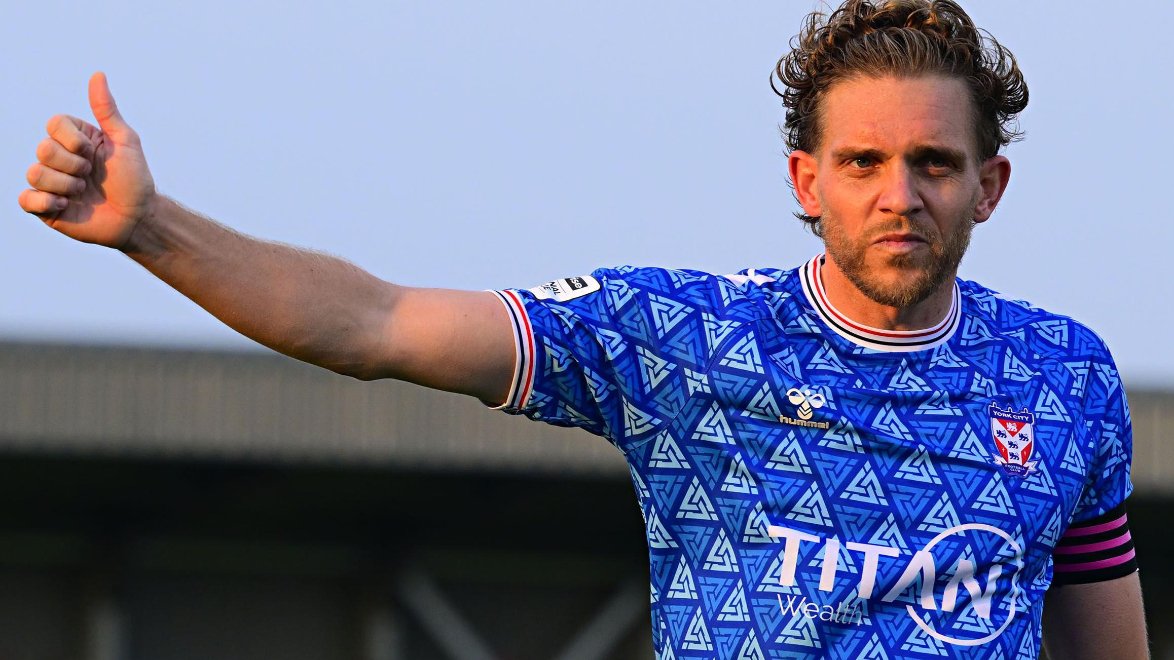 Scunthorpe bring in defender Howe - AOL