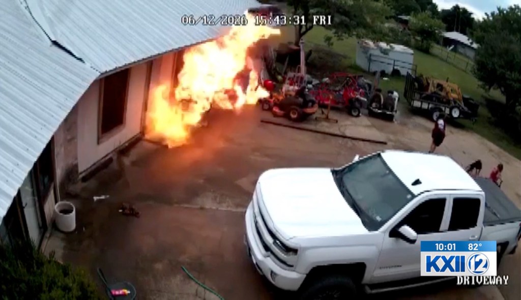 Moment ‘Superman’ Texas grandpa braves flames to save his home ...