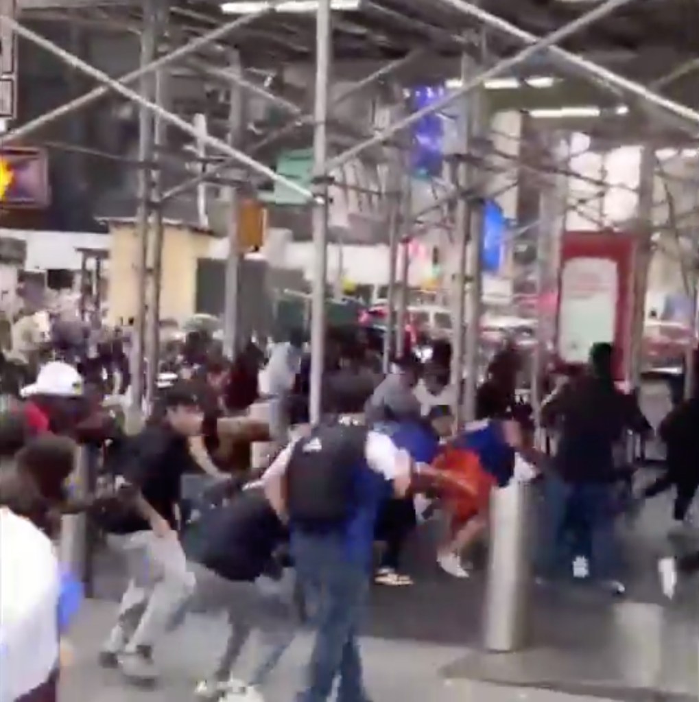 Teen charged with attempted murder in Times Square gunfire that sent ...