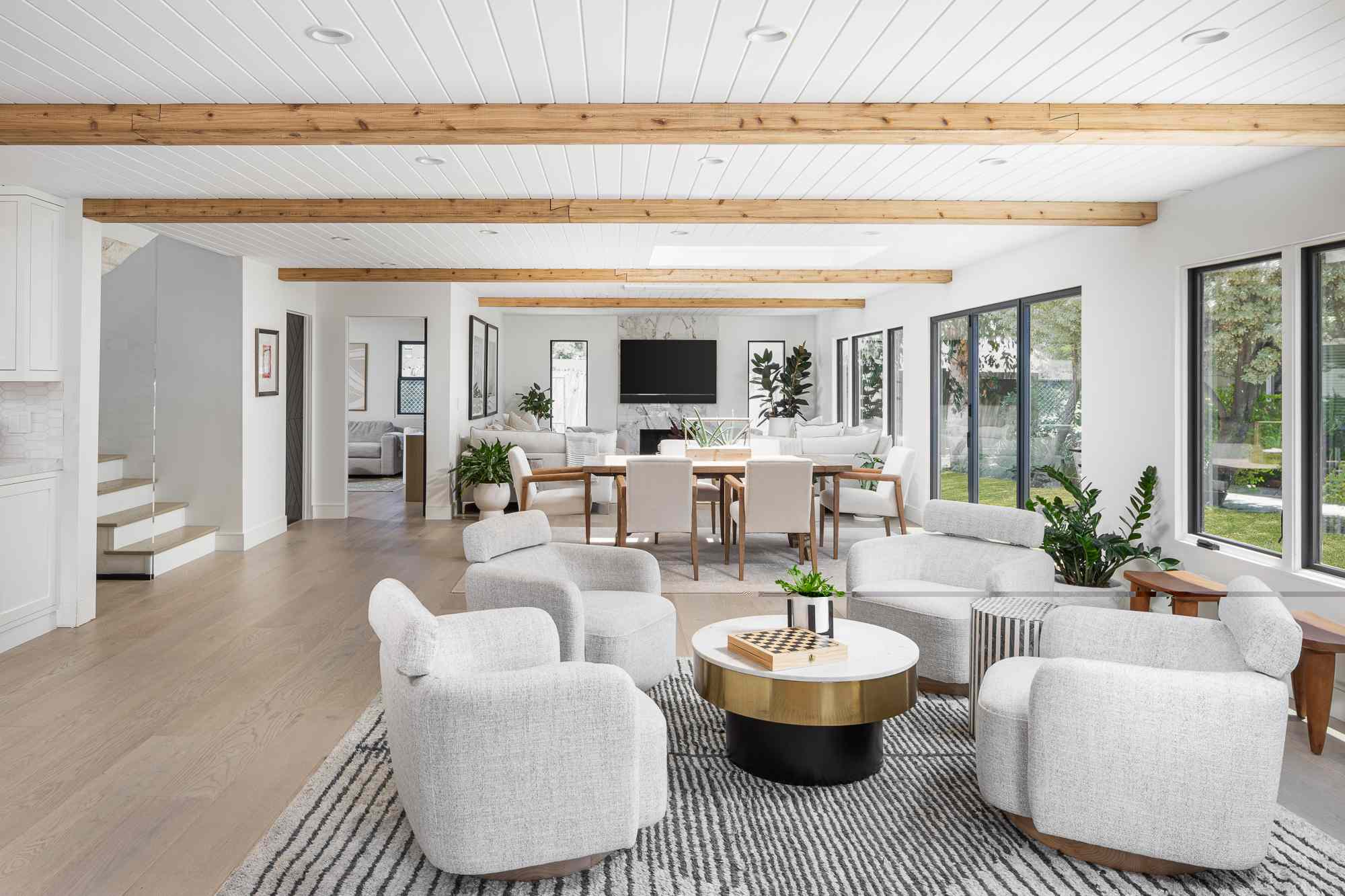 Interior Designers Agree: These 6 Rug Styles Will Never Feel Dated ...