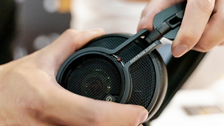 Why This One Feature Is Often Found In Studio Headphones With Better ...