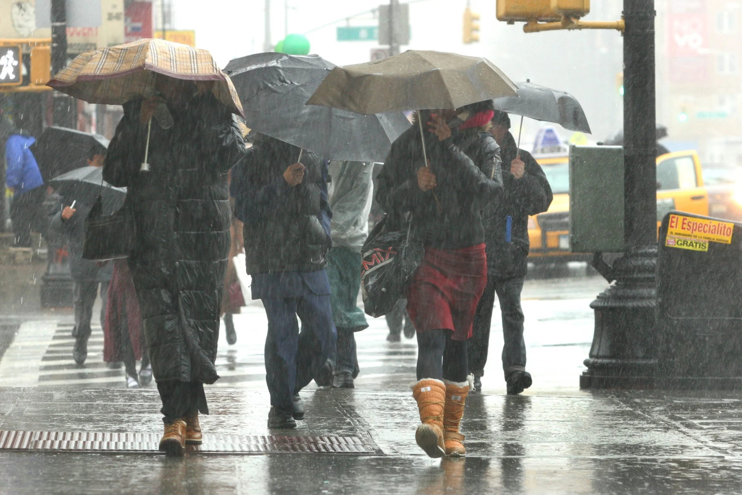 Millions across 1,000+ miles under threat of thunderstorms, strong ...