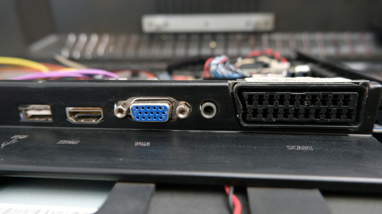 Vga Port Example DVI Vs. VGA: What's The Difference Between These Legacy Video Ports? - AOL