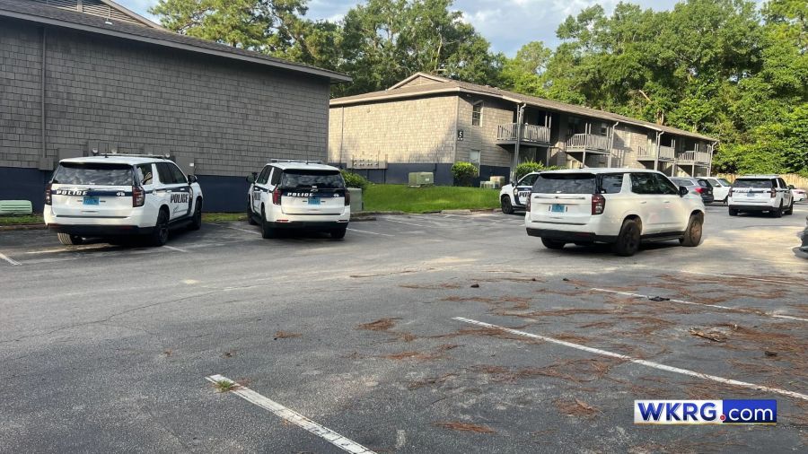 Mobile Police ID man shot, killed at apartment complex - AOL