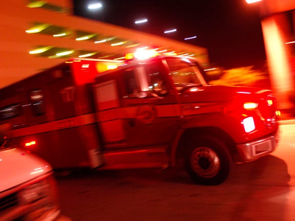 Motorcyclist dies after crashing into pole in Jacksonville - AOL