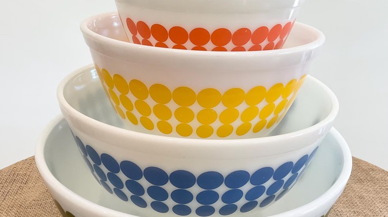 The Vintage Dishware Set From Pyrex That's Worth Hunting For At Thrift ...
