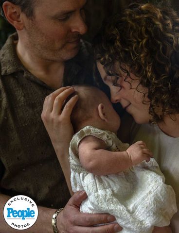Ben Rosenbaum, Erin Krakow e sua filhaCrédito: Laura Isé