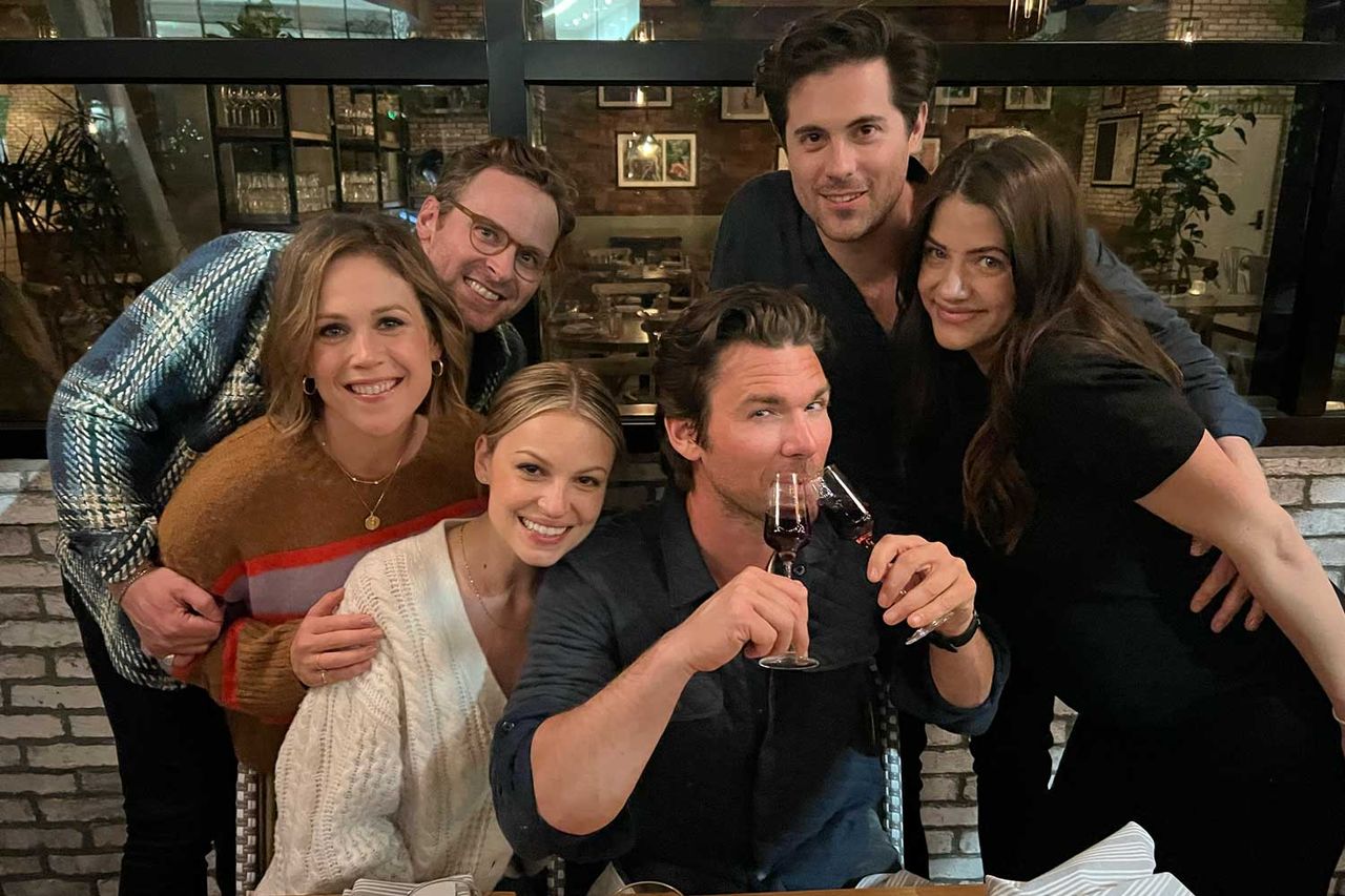 Erin Krakow, Ben Rosenbaum, Kayla Wallace, Kevin McGarry, Chris McNally e Julie GonzaloCrédito: Cortesia de Erin Krakow